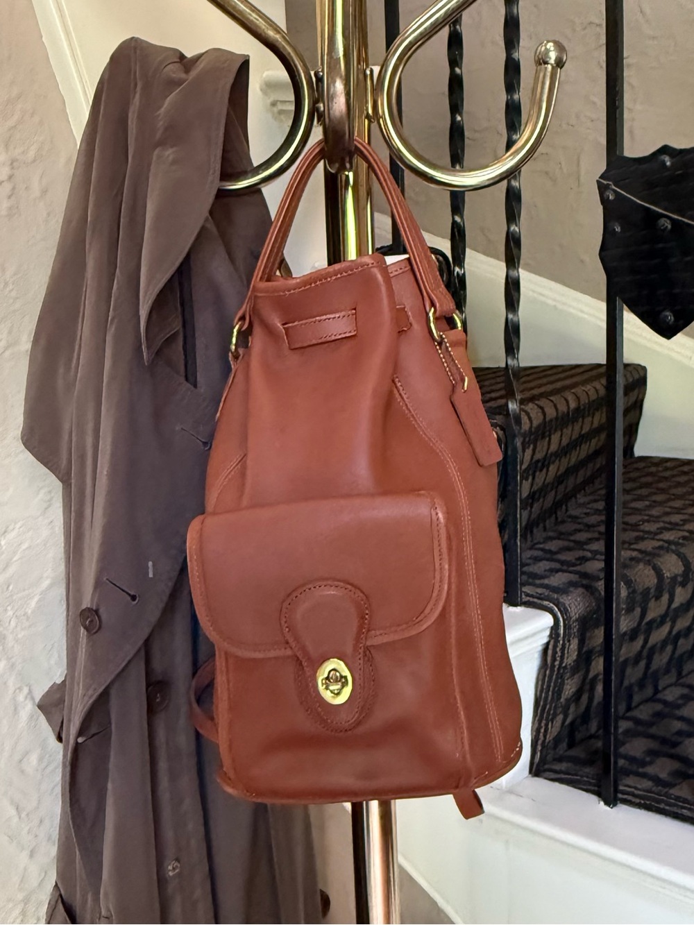 LIKE NEW Coach Vintage Leather Sling Large Daypack Backpack 9992! HIGHLY COVETED
